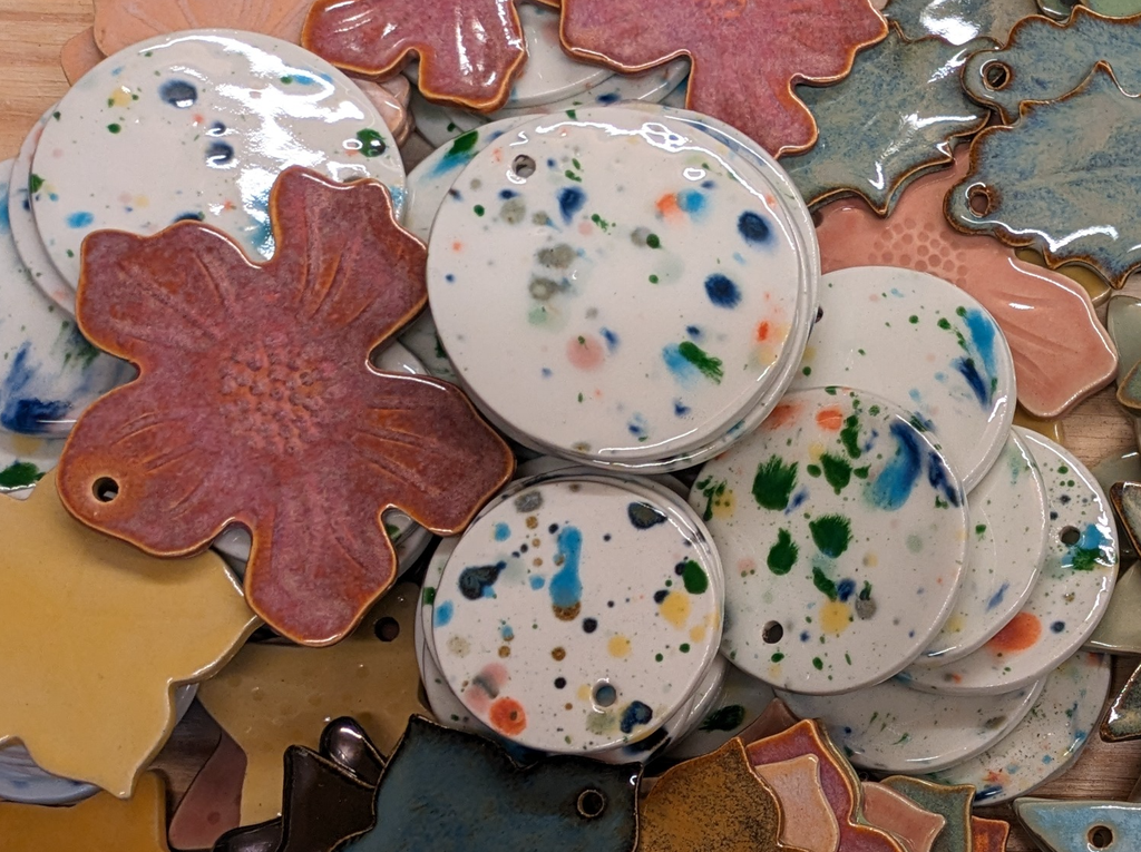 CHRISTMAS DECORATION PORCELAIN SPECKLED COLORS